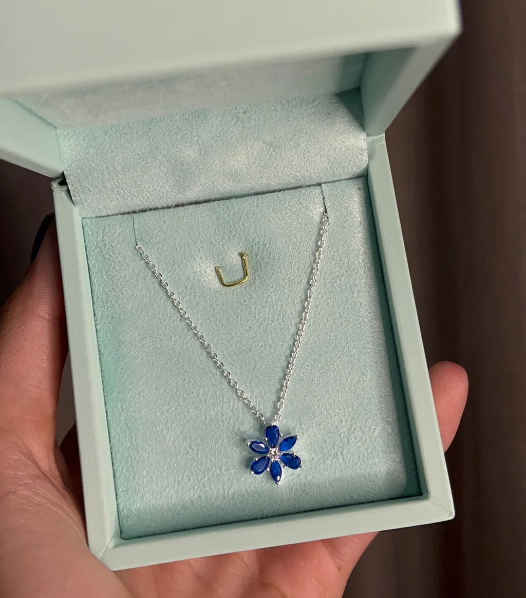 Colar flor azul em prata 925