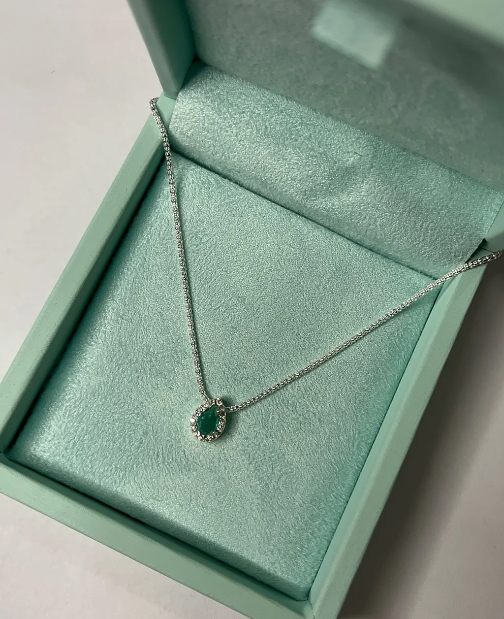Colar gota verde em prata 925
